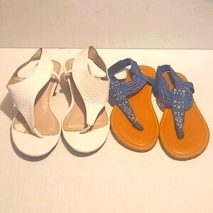 Sandals 2 pair lot between the toe w ankle straps blue and white Size 7